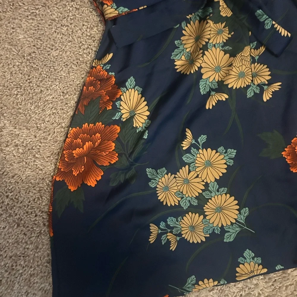 NWT GORGEOUS FALL DRESS boohoo Navy Blue Satin Floral Wrap tie Dress size 8 - Picture 8 of 8